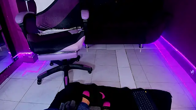 Alana uwu online show from February 25, 2026, 11:42 am