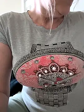 Heidiblueeyes online show from May 5, 2026, 6:05 pm