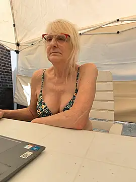 Snapshot of Heidiblueeyes chatting on June 23, 2026, 1:20 pm Heidiblueeyes online show from June 23, 2026, 1:20 pm