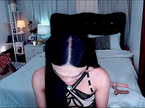 Snapshot of YzaHellsex chatting on March 26, 2026, 2:55 pm YzaHellsex online show from March 26, 2026, 2:55 pm