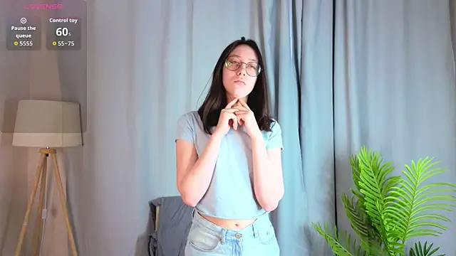 DoraWhitrock online show from April 5, 2026, 3:04 am