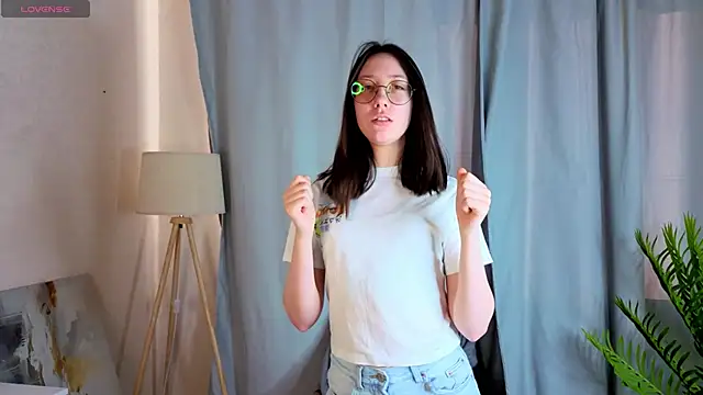 DoraWhitrock online show from April 8, 2026, 3:06 am