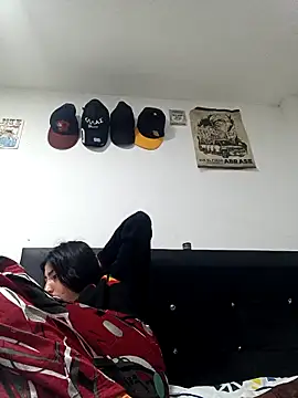 Snapshot of Little_Sweett chatting on March 19, 2026, 9:41 pm Little Sweett online show from March 19, 2026, 9:41 pm