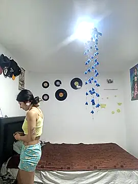 Snapshot of Little_Sweett chatting on March 29, 2026, 4:18 pm Little Sweett online show from March 29, 2026, 4:18 pm