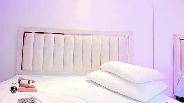 Snapshot of AlaiaMoretti_ chatting on March 13, 2026, 5:25 am AlaiaMoretti online show from March 13, 2026, 5:25 am