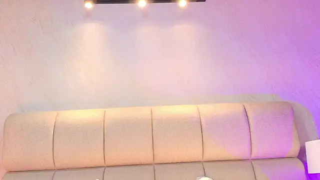 Snapshot of AlaiaMoretti_ chatting on April 5, 2026, 6:10 am AlaiaMoretti online show from April 5, 2026, 6:10 am