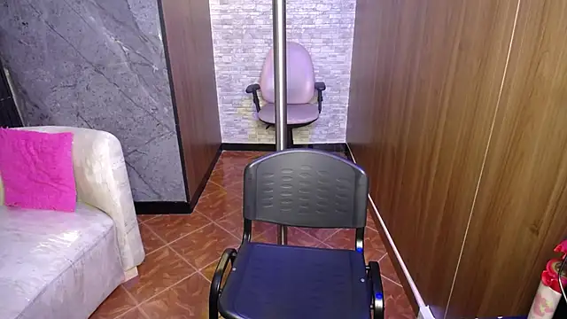 Aura cute  online show from March 7, 2026, 3:47 am