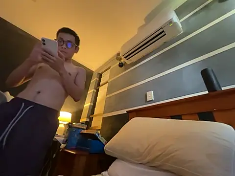 Snapshot of Peter070395 chatting on February 22, 2026, 6:35 am Peter070395 online show from February 22, 2026, 6:35 am