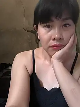 juicy-milu online show from June 8, 2026, 2:12 am