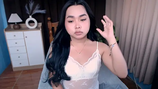 hoellygia online show from March 11, 2026, 7:47 am