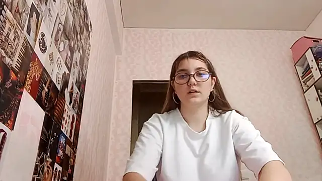 Snapshot of JanineThielman chatting on July 5, 2026, 10:22 am JanineThielman online show from July 5, 2026, 10:22 am