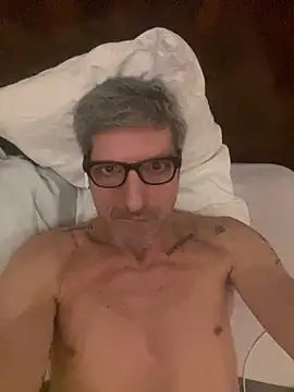 Snapshot of Luca_italian_daddy chatting on February 22, 2026, 8:29 pm Luca italian daddy online show from February 22, 2026, 8:29 pm