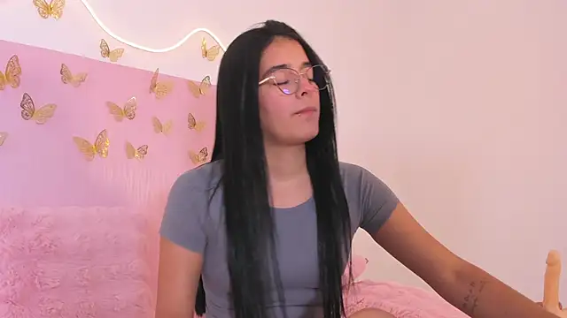 Snapshot of Isaa-queen chatting on April 15, 2026, 8:09 pm Isaa-queen online show from April 15, 2026, 8:09 pm