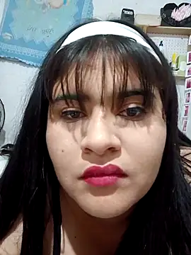 Orianamzn21 online show from May 10, 2026, 5:23 am