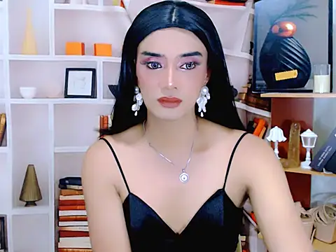 Snapshot of Queeny_Cassandra chatting on May 19, 2026, 6:09 am Queeny Cassandra online show from May 19, 2026, 6:09 am