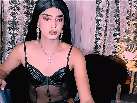 Snapshot of Queeny_Cassandra chatting on June 16, 2026, 2:47 am Queeny Cassandra online show from June 16, 2026, 2:47 am