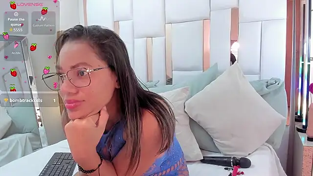 charlottehart1 online show from February 28, 2026, 4:35 am