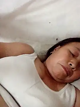 heesuu11 online show from April 4, 2026, 4:04 pm