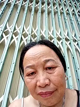 heesuu11 online show from April 17, 2026, 11:41 pm