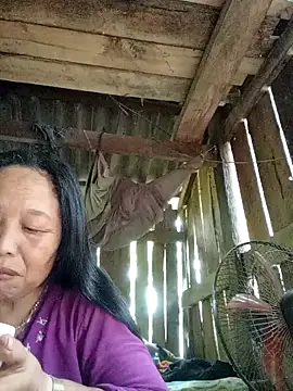 heesuu11 online show from April 22, 2026, 4:59 am