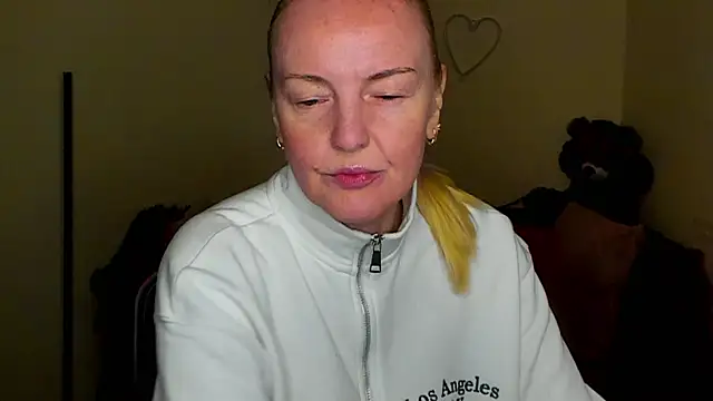 Snapshot of Bella_soulmate chatting on March 31, 2026, 11:21 am Bella soulmate online show from March 31, 2026, 11:21 am