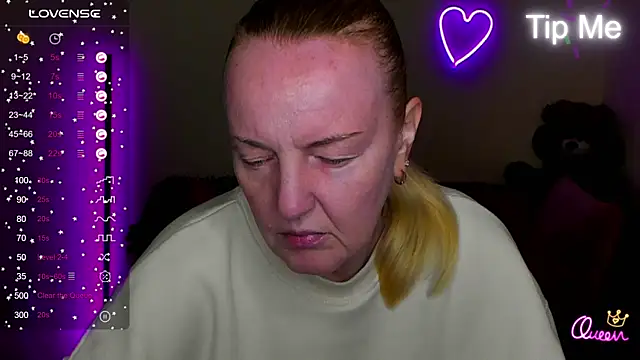 Snapshot of Bella_soulmate chatting on April 15, 2026, 11:28 am Bella soulmate online show from April 15, 2026, 11:28 am