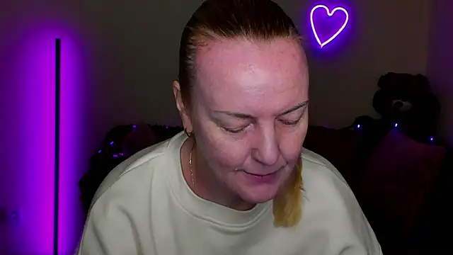 Snapshot of Bella_soulmate chatting on April 18, 2026, 11:25 am Bella soulmate online show from April 18, 2026, 11:25 am