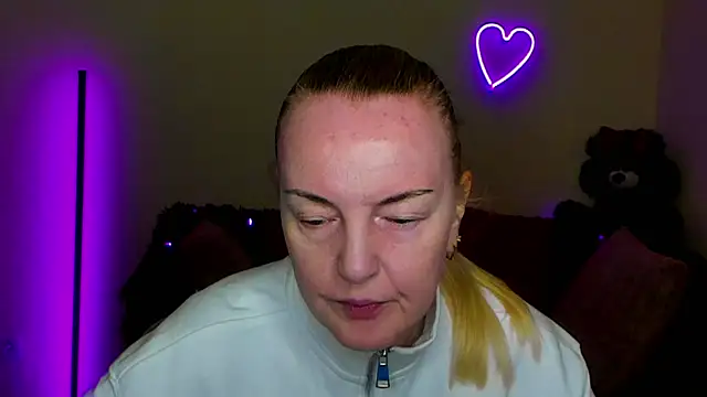 Snapshot of Bella_soulmate chatting on April 26, 2026, 11:30 am Bella soulmate online show from April 26, 2026, 11:30 am