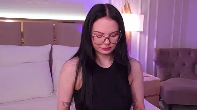 CindyMil online show from April 26, 2026, 6:11 am