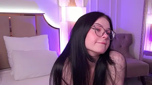 CindyMil online show from May 5, 2026, 6:10 am