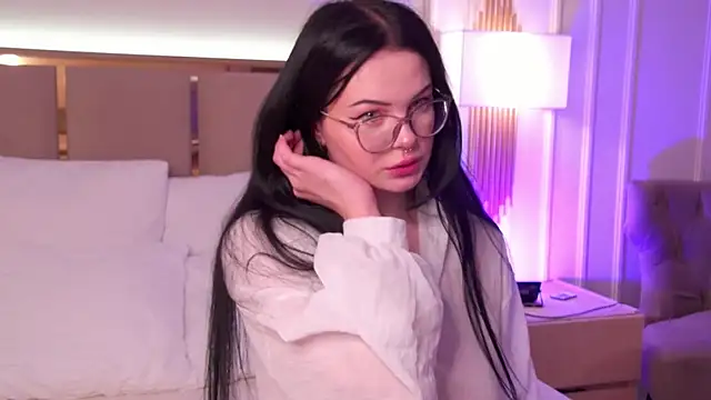 CindyMil online show from May 17, 2026, 6:22 am