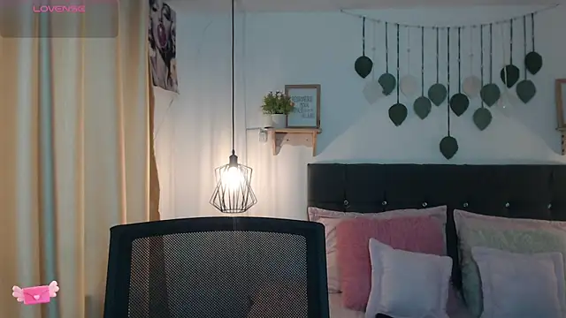 Snapshot of Emma_hassani chatting on March 28, 2026, 2:27 pm Emma hassani online show from March 28, 2026, 2:27 pm