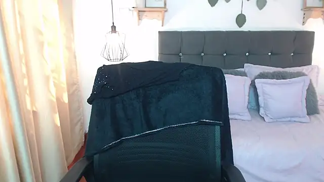 Snapshot of Emma_hassani chatting on March 29, 2026, 2:28 pm Emma hassani online show from March 29, 2026, 2:28 pm