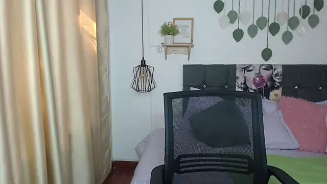 Snapshot of Emma_hassani chatting on April 4, 2026, 1:41 pm Emma hassani online show from April 4, 2026, 1:41 pm