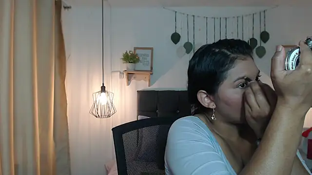 Snapshot of Emma_hassani chatting on April 6, 2026, 1:56 pm Emma hassani online show from April 6, 2026, 1:56 pm