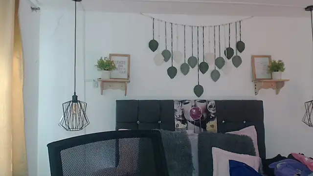 Snapshot of Emma_hassani chatting on April 8, 2026, 2:06 pm Emma hassani online show from April 8, 2026, 2:06 pm