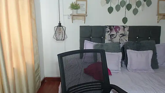 Snapshot of Emma_hassani chatting on April 11, 2026, 2:10 pm Emma hassani online show from April 11, 2026, 2:10 pm