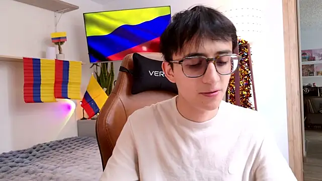 Snapshot of Sr_evann chatting on June 22, 2026, 4:37 pm Sr evann online show from June 22, 2026, 4:37 pm