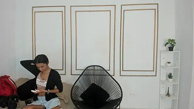 emily gaviria1 online show from May 17, 2026, 12:01 pm