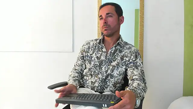 Adams Sanz online show from May 13, 2026, 6:38 pm