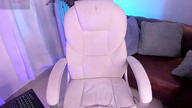 Snapshot of Salomee_Cute_ chatting on February 25, 2026, 8:29 pm Salomee Cute online show from February 25, 2026, 8:29 pm