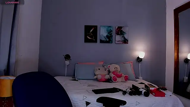 KimTaylorW online show from April 23, 2026, 2:46 am