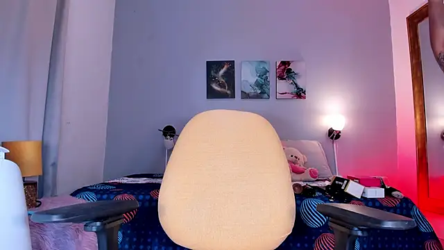KimTaylorW online show from May 8, 2026, 2:28 am