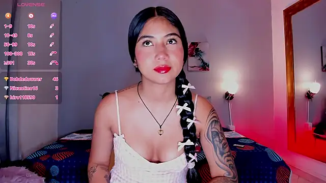 KimTaylorW online show from May 14, 2026, 2:40 am