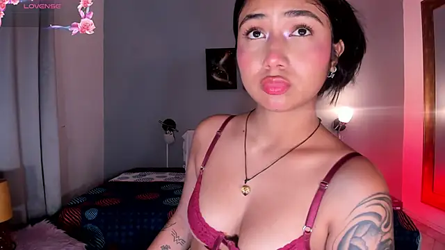 KimTaylorW online show from May 26, 2026, 2:29 am