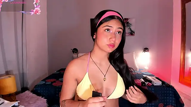 KimTaylorW online show from May 27, 2026, 2:41 am