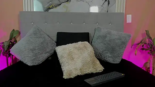 Eros Lux online show from April 9, 2026, 12:10 pm