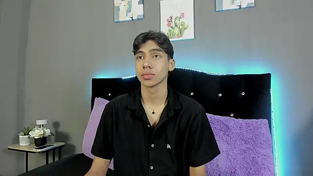 Eros Lux online show from April 10, 2026, 12:10 pm