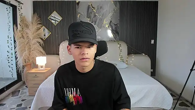 Snapshot of DylanRoyce_ chatting on March 7, 2026, 11:51 am DylanRoyce online show from March 7, 2026, 11:51 am