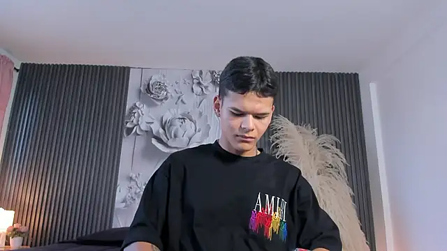 Snapshot of DylanRoyce_ chatting on March 22, 2026, 12:52 pm DylanRoyce online show from March 22, 2026, 12:52 pm